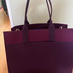 Rothy’s Classic Tote in Aubergine